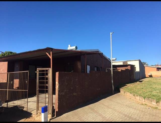 3 BEDROOM HOUSE FOR SALE IN WESTBURY